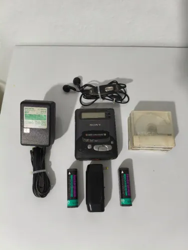 Sony Mini Disc MD Walkman MZ-R2 - 1994 - Made in Japan