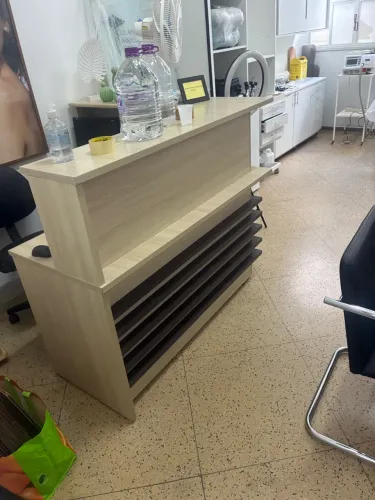 Balcão para recepção de consultório ,salão de beleza,