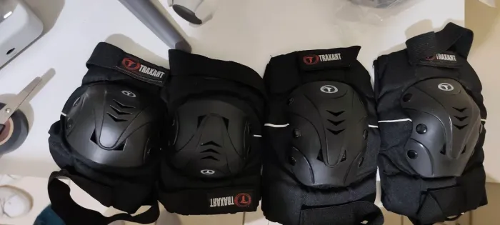 Joelheira, cotoveleira e capacete