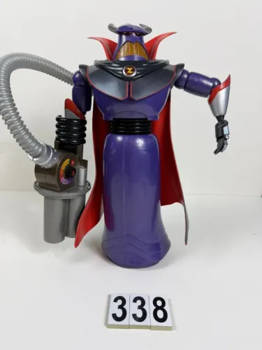 ZURG DISNEY STORE , TOY STORY, TEM UNS RISCOS NA PINTURA