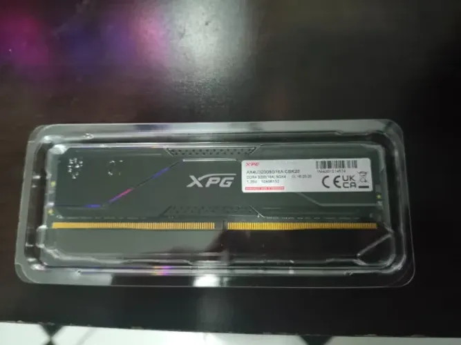 MEMORIA RAM 8 gb 3200 mhz XPG ( 6 MESES DE USO)