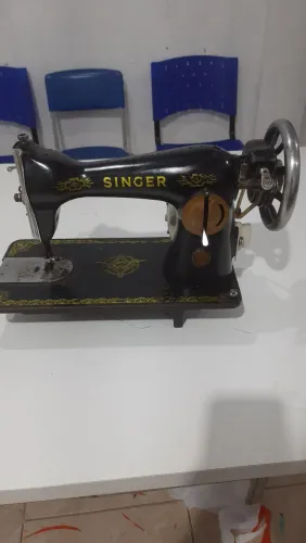 MAQUINA DE COSTURA SINGER ANTIGA FUNCIONANDO.