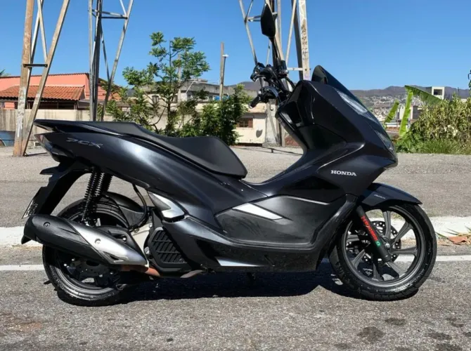 PCX DLX 22 (moto de procedência e bem cuidada)