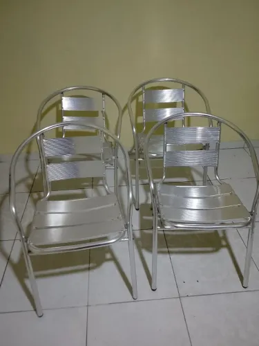 Cadeiras de alumínio