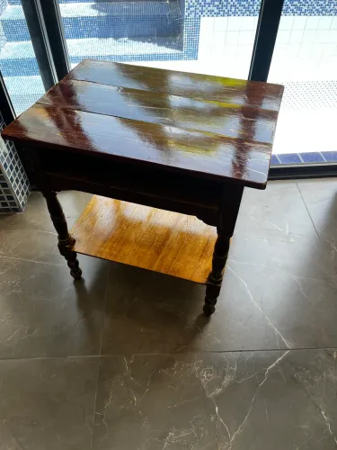 Mesinha de cabeceira tipo criado