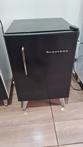 Frigobar Brastemp retrô preto 110v