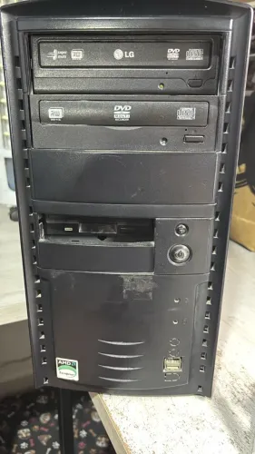 Computador RAM 3GB Processador Intel ® Celeron ® CPU E3200@ 2.40 GHz