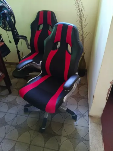 Cadeira gamer seminova preto/vermelho 
