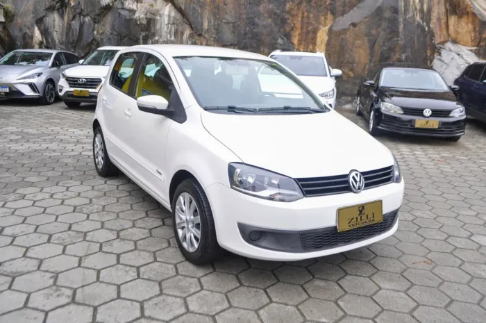 Volkswagen Fox 1.0 MI Total Flex 8V 5P 2014