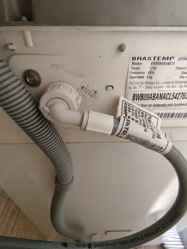 Vendo máquina de lavar Electrolux vazando água