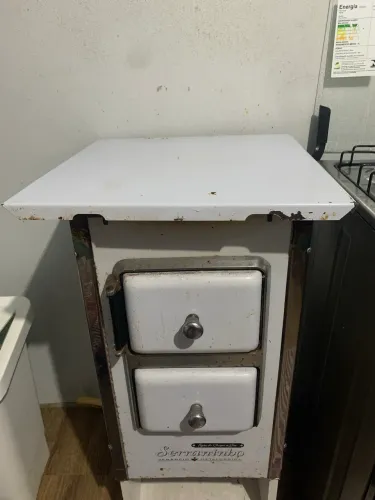 Vendo fogão estilo a lenha( mas é a gás)