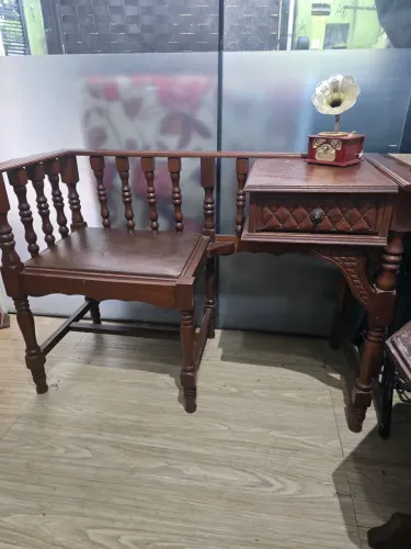 Mesa de telefone antiga