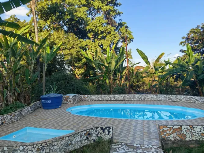 Vale das Andorinhas (Novo Gama), 8.000m² com 2 casas pomar piscina escriturada R$ 350.000