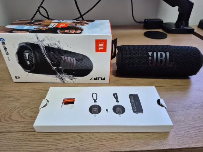 JBL Flip 7 - Novinha com caixa