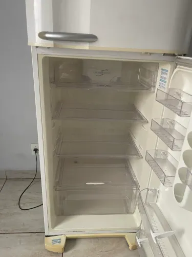 Vende-se geladeira