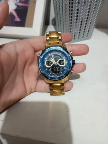 relógio Naviforce dourado