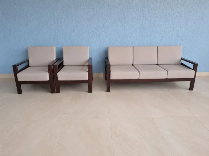 Sofá  poltronas madeira maciça. 