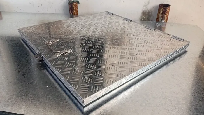 Tampa de alumínio xadrez, 90 cm x 90 cm para casa de bomba