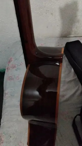 Violão delvechio dinâmico, supe rconservado.