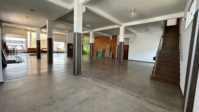 ALUGO imóvel comercial com 570m² (+360m² estacionamento) no bairro Jardim Petrópolis - Cui
