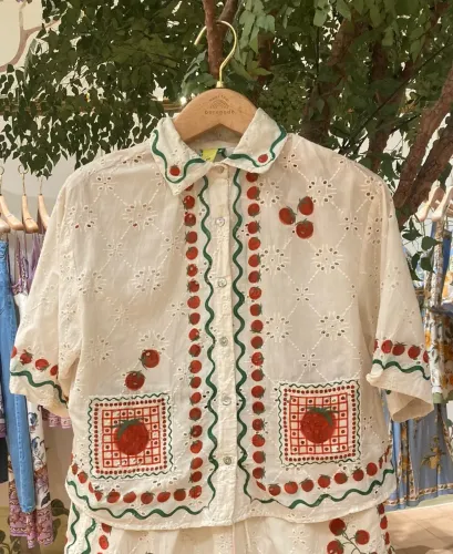 FARM camisa lenço da estampa Tomatinhos