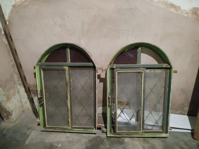 Vendo duas janelas de ferro