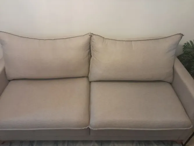 Sofá 3 lugares moderno de linho semi novo
