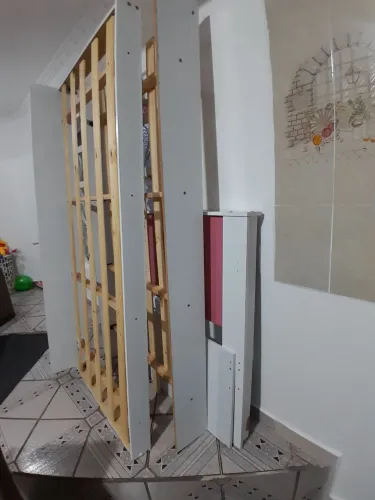 Cama de solteiro com cama auxiliar