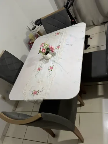 Mesa e sofá