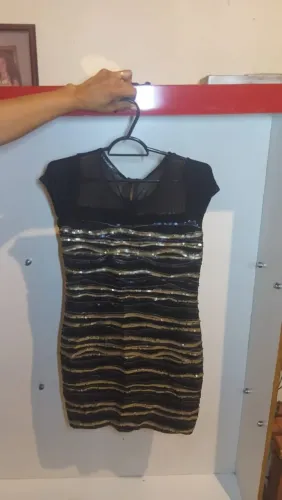 Vestido Festa Missbela Preto e Dourado com Paetês - Tam. M