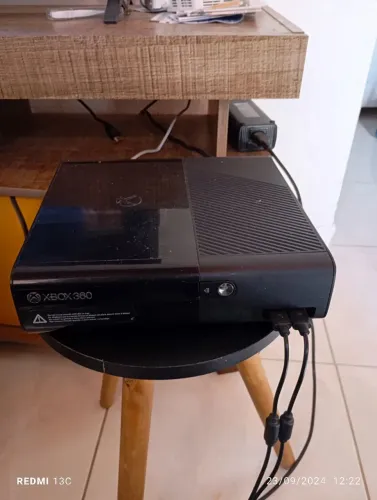 X box 360 com defeito de luz vermelha.