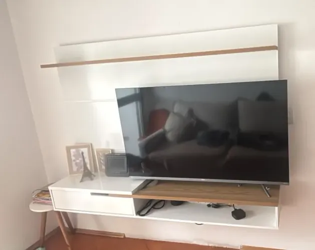 Rack com painel para TV Suspenso 1, 80 m x 1,34 m