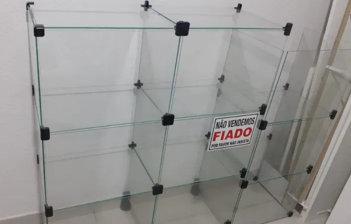 Balcão de Vidro com 12 Nichos + Prateleiras
