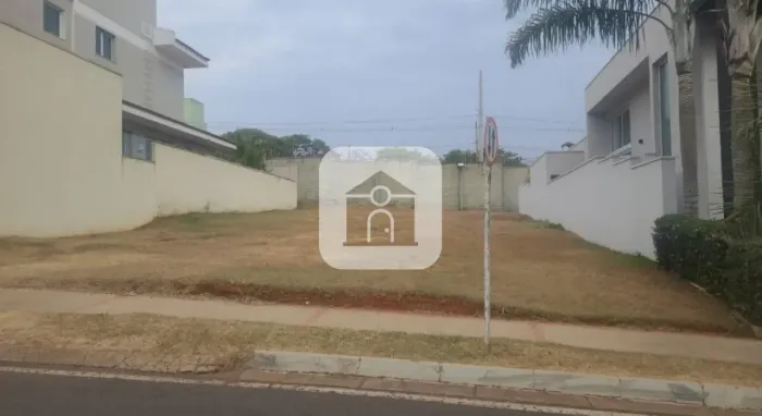 Terreno para venda em condomínio, bairro Bosque dos Buritis.