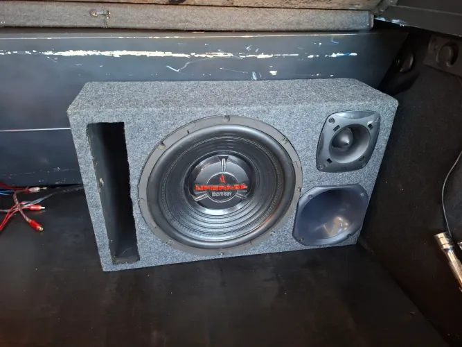 Vendo caixa e alto falante de 350rms não tem twitter e corneta