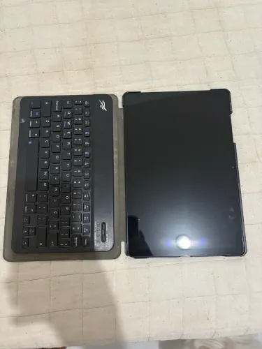 Samsung Galaxy A9+ WiFi 64gb + Capa magnética + Teclado e caneta bluetooth 