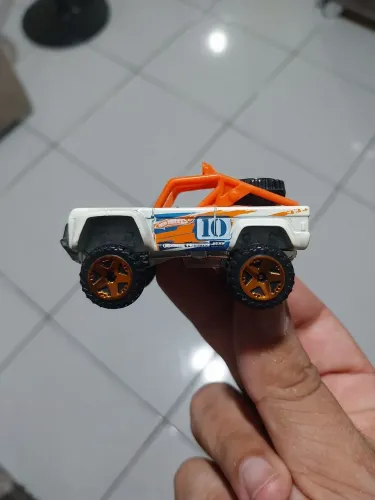 Hot Wheels Custom Ford Bronco série HW Racing