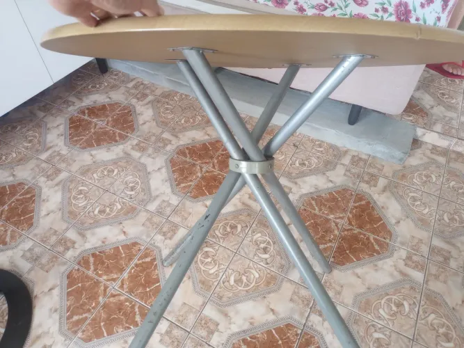 Vendo messa e 4 cadeiras