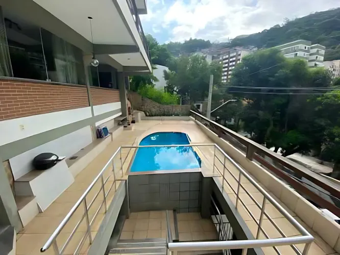 Triplex 5 quartos 440 m2 em Laranjeiras