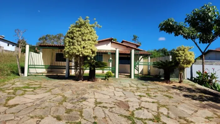 Casa de 3 Qts no Condomínio Quintas do Sol - Lote de 800m² Vazado e Lazer Completo