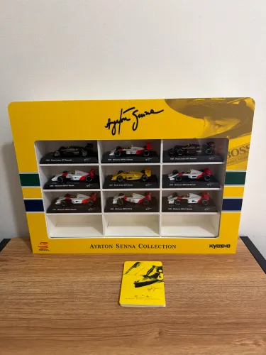 Expositor Ayrton Senna Coleção Antiga Carrinhos F1 1:43 com Expositor Completo!