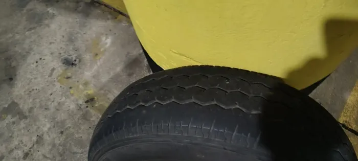 Pneus de carga para van aro 14 em bom estado. 