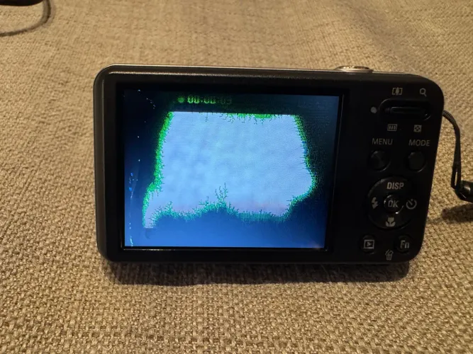 Câmera Digital Samsung PL120 com Zoom Óptico 5x