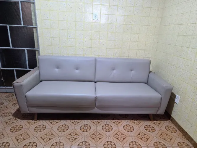 Sofá 3 Lugares Cinza claro - Pés Palito (Estilo Retrô) - 2,20m