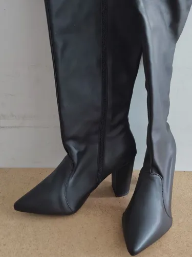 Bota salto cano longo feminina