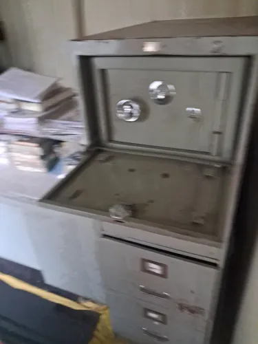 Móveis de ferro para escritório.