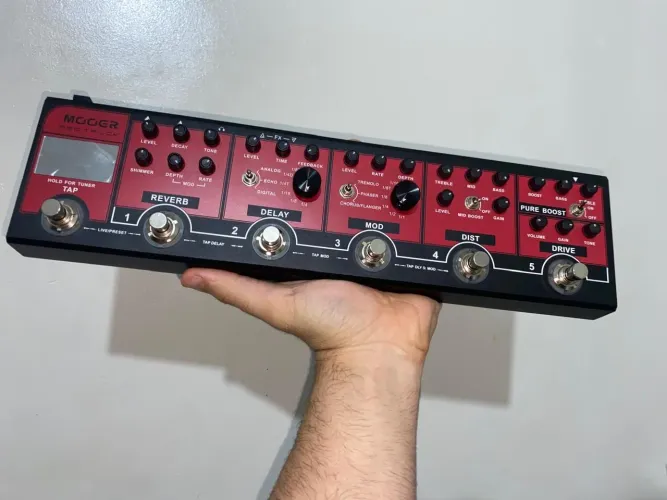 Pedaleira (Pedalboard) Mooer Red Truck