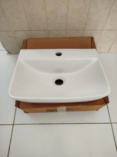 Vendo Cuba para pia de banheiro. Nova nunca foi usada, na caixa.