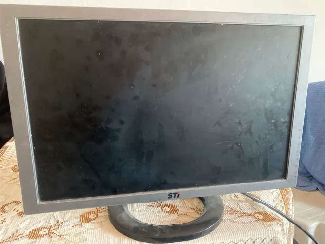 Monitor STI usado