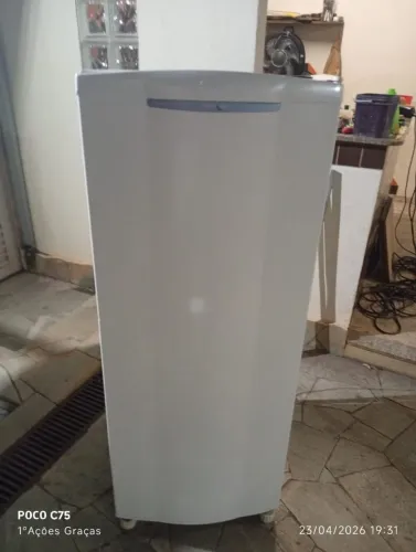 Geladeira gelo seco 280 litros 